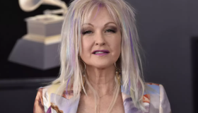 "No pensé que fuera tan sucia": Cyndi Lauper recuerda la controversia que causó su hit "She Bop" en 1984