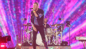Kiss Cam de Coldplay revela más que amor... ¡infidelidad viral! 