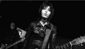 Joan Jett celebra 44 años del icónico éxito "I Love Rock 'n Roll"