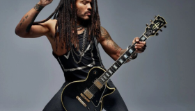 Fan arrebata las rastas de Lenny Kravitz y él responde de forma inesperada