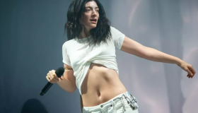 Lorde se suma a las protestas migrantes y dona ingresos de su gira a organizaciones migrantes 