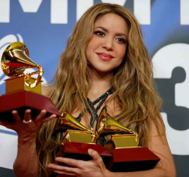‘Las mujeres ya no lloran’, de Shakira, y ‘Tropicalia’, de Fonseca, están entre los preferidos de la revista para llevarse el premio a Álbum del Año