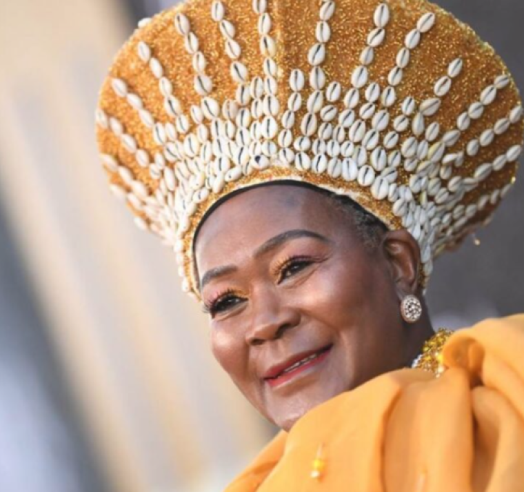 Durante su versátil carrera, actuó en diferentes series televisivas sudafricanas e interpretó a la lideresa de una de las tribus que aparecen en ‘Black Panther’