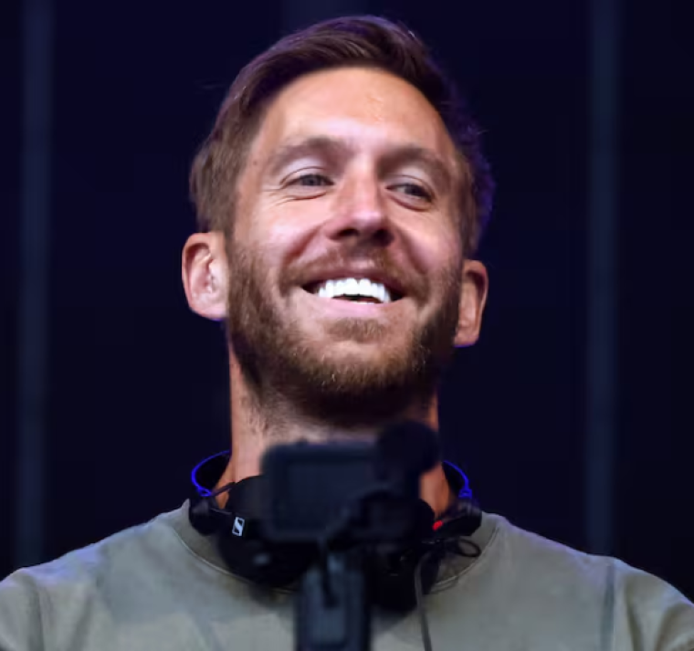El dj escocés reúne 17 de sus mejores canciones y colaboraciones