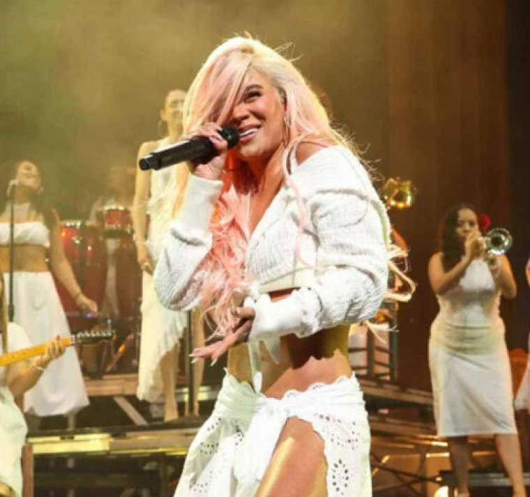 Karol G y Bad Bunny encabezan la lista de nominados en los próximos premios Latin Grammy