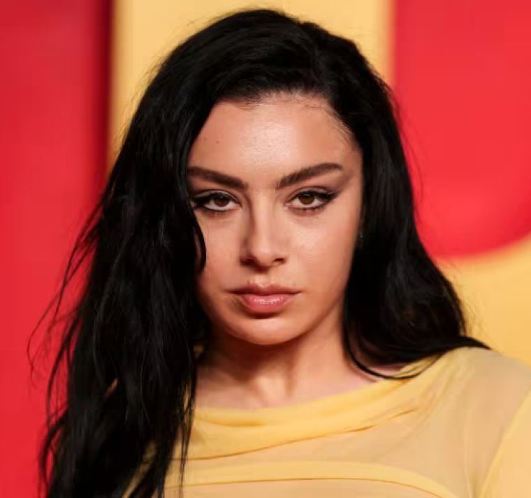 Charli XCX confirma colaboración con la artista española Bb Trickz 
