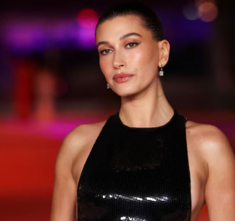 Hailey Bieber cambió su look para iniciar su nueva etapa como madre junto a Justin Bieber 