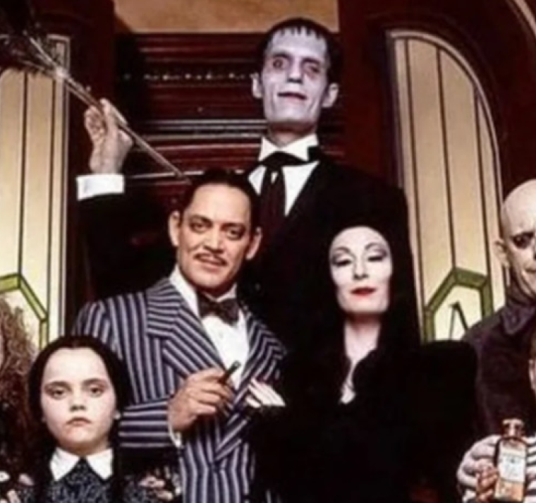 Los Locos Addams se reúnen a 33 años del estreno del clásico de terror 