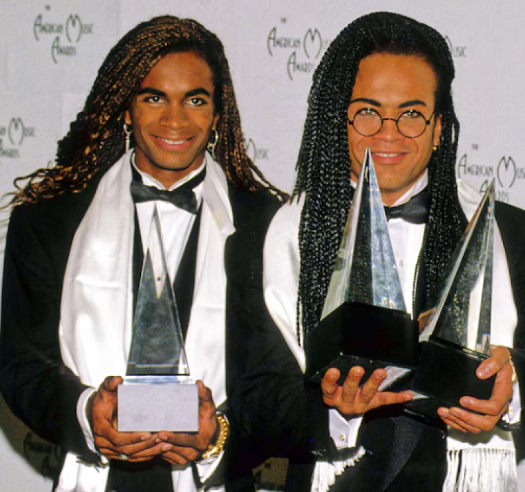 Milli Vanilli ha vuelto a las listas de éxitos gracias a la serie “Monstruos: La historia de Lyle y Erik Menéndez” 