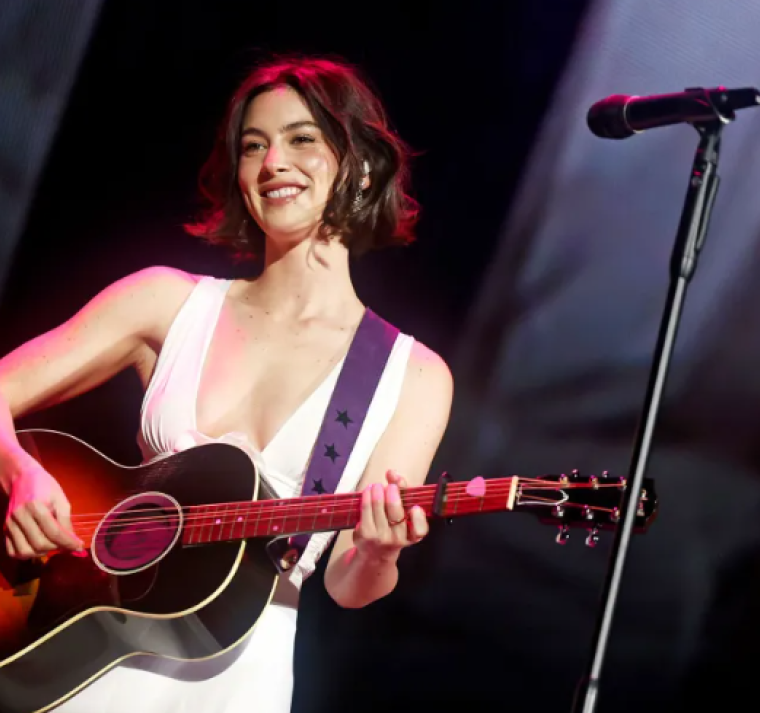 Gracie Abrams logra el primer puesto en el ranking de canciones en streaming con 'That's So True' 