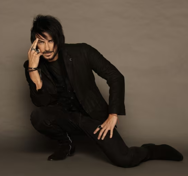 Beto Cuevas celebra 22 años de MTV Unplugged de La Ley 