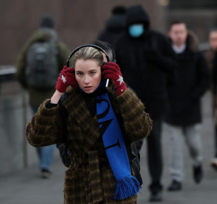 El enemigo silencioso: así afectan tus audífonos a tu salud auditiva 