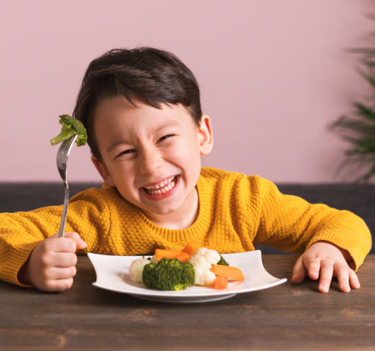 Cómo la nutrición infantil moldea el desarrollo cerebral en cada fase de crecimiento 