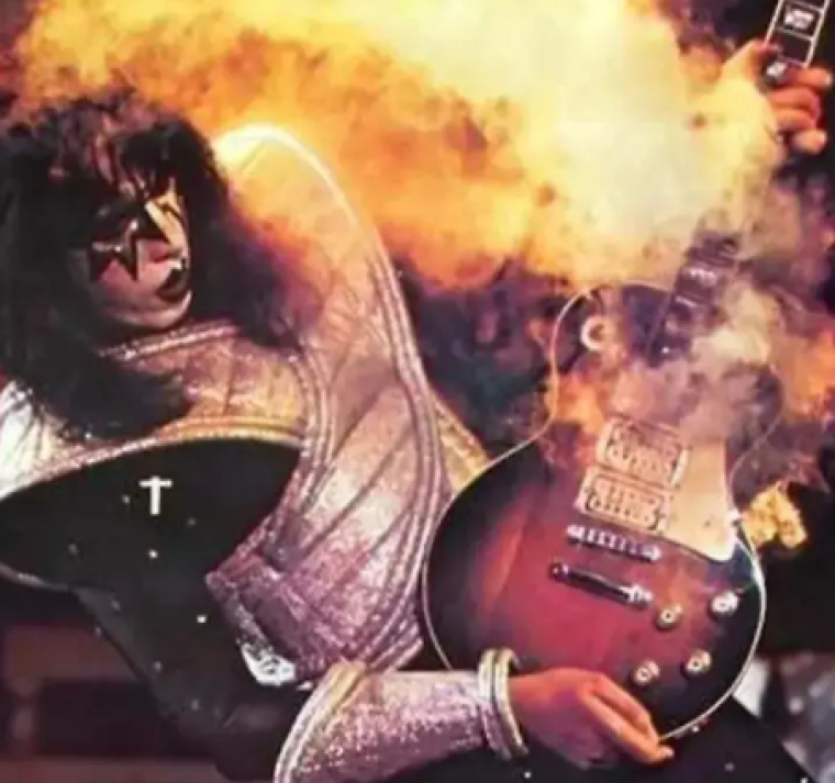Adiós al icónico guitarrista de KISS, Ace Frehley 
